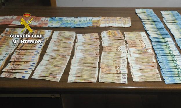 Dinero encontrado en una cuneta por la Guardia Civil