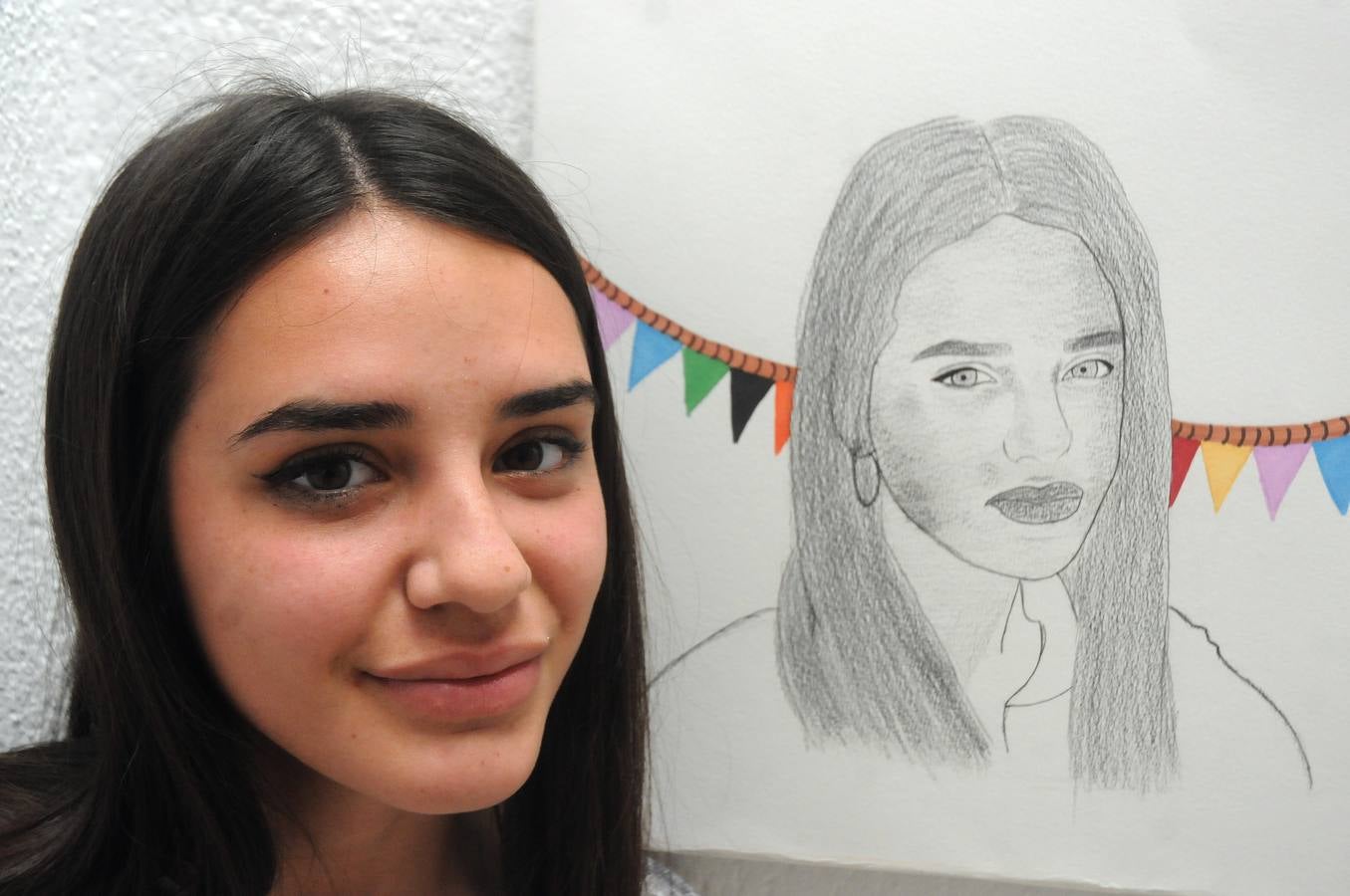 Exposicion organizada por la profesora de dibujo artístistico de la escuela de arte de Mérida, Encarna Ruiz Espejo. Son 70 autoretratos de los alumnos de segundo de bachillerato relizados por ellos mismo. Estos dibujos formarán parte de la orla de fin de curso. Los autorrretratos están realizadas en distintsa expresiones plásticas que adivinan el estilo de pintura de estos futuros artistas.