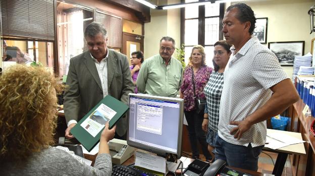 Entrega del proyecto de modificación del PGM hace un año. :: palma