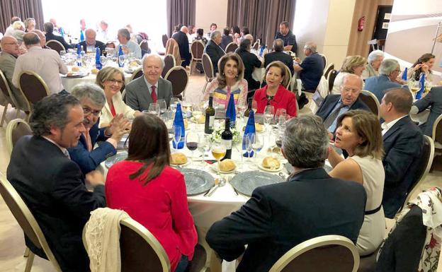 Comida-homenaje a Juan Domingo Fernández con motivo de su jubilación. :: 