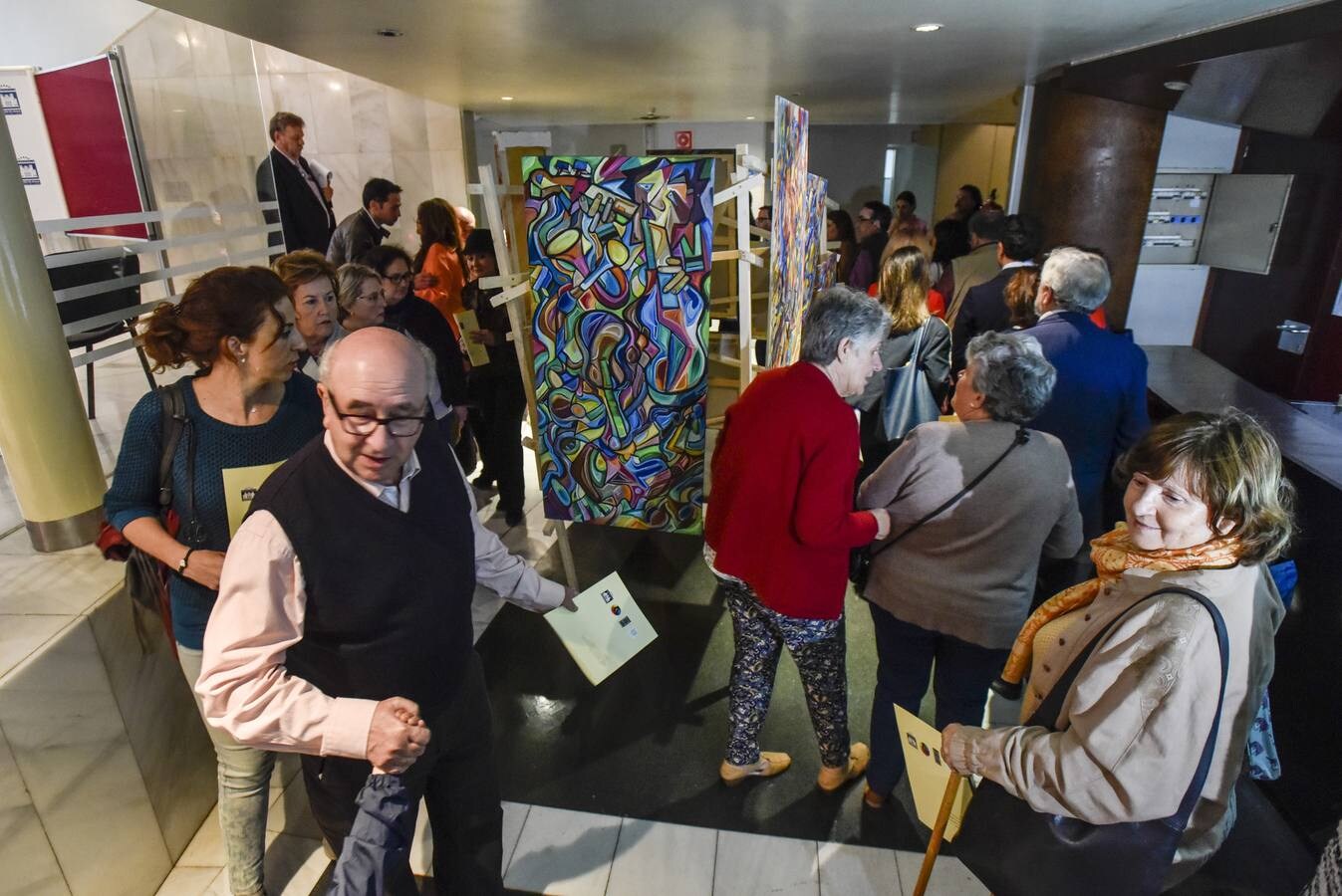 El López de Ayala de Badajoz se abrió hasta el tuétano para recordar los 25 años de su reapertura. Ejerció de anfitrión generoso y en cada rincón instaló un montaje con pintura, escultura y música.