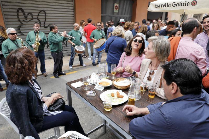 Durante esta jornada, los cacereños han disfrutado de los títeres en el paseo de Cánovas, de la feria de día en el centro y de la animación de las casetas en el Ferial