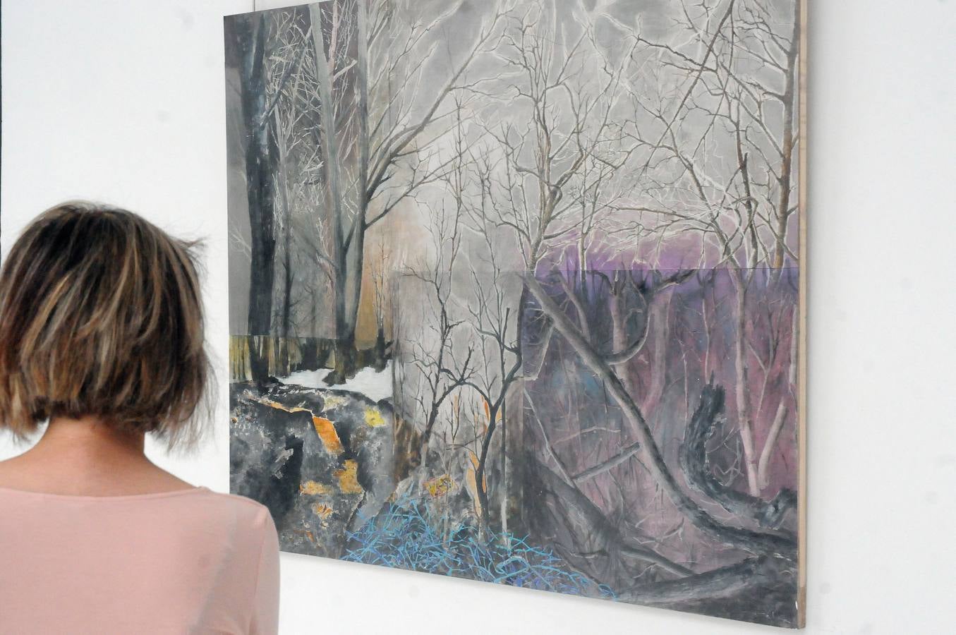 La exposición 'Tiempo de pinceles' muestra por primera vez algunas de las obras del artista Jesús Talón. La colección cuenta con 23 cuadros y se podrá visitar hasta el 26 de junio, en la Asamblea de Extremadura