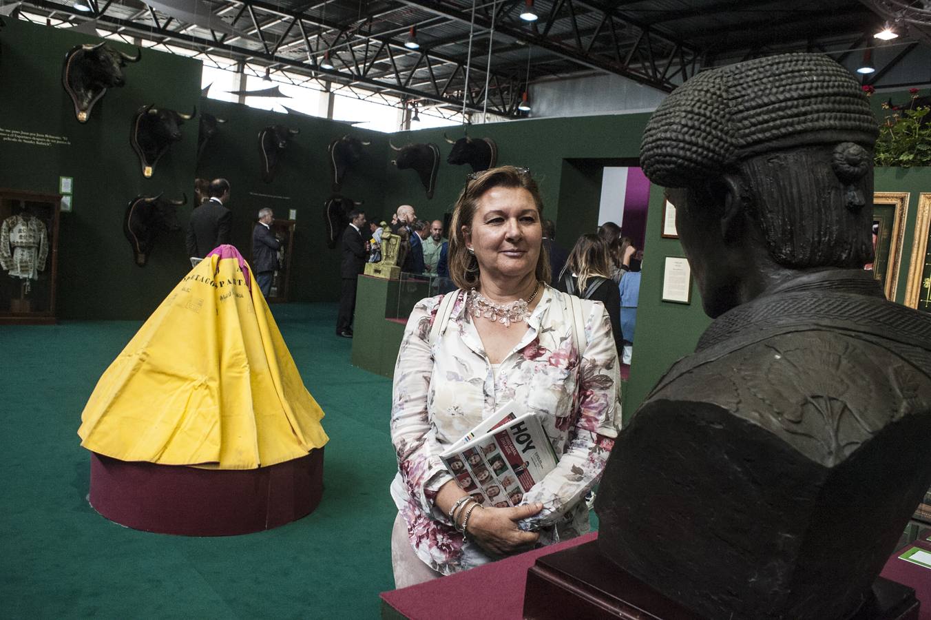 La Feria del Caballo y del Toro de Extremadura (Ecuextre) ha arrancado con el acto de homenaje a Juan Antonio Ruiz 'Espartaco', que es el protagonista de esta décima edición, la cual incluye una muestra del torero de Espartinas que exhibe distintos objetivos vinculados con su trayectoria.