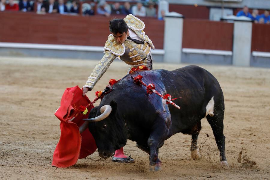 La corrida de la Beneficencia de Madrid también tuvo un trabajo retemplado de Miguel Ángel Perera 
