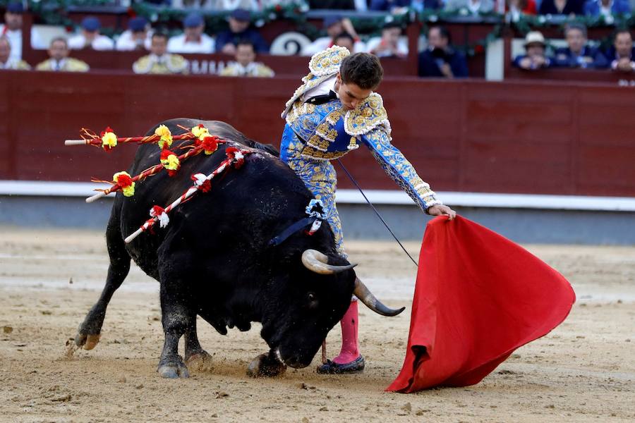 La corrida de la Beneficencia de Madrid también tuvo un trabajo retemplado de Miguel Ángel Perera 