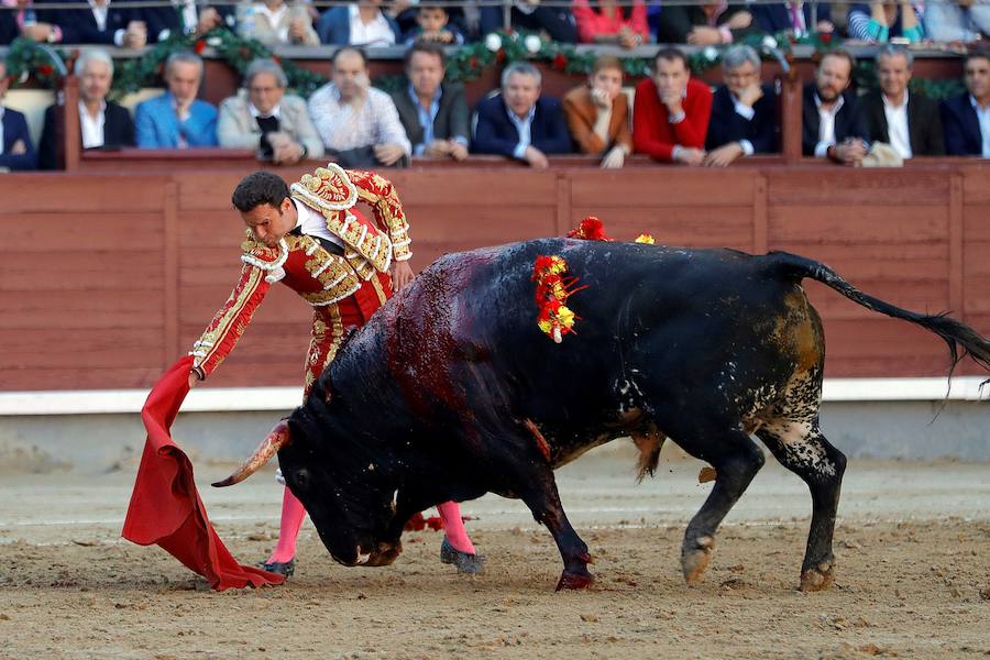 La corrida de la Beneficencia de Madrid también tuvo un trabajo retemplado de Miguel Ángel Perera 