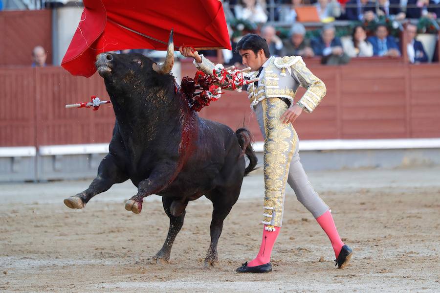 La corrida de la Beneficencia de Madrid también tuvo un trabajo retemplado de Miguel Ángel Perera 