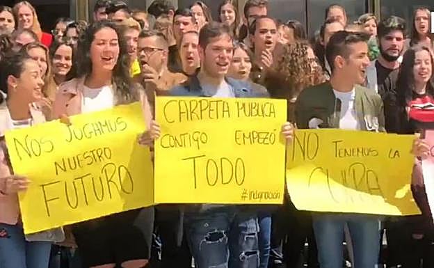 Estudiantes en el campus de Badajoz