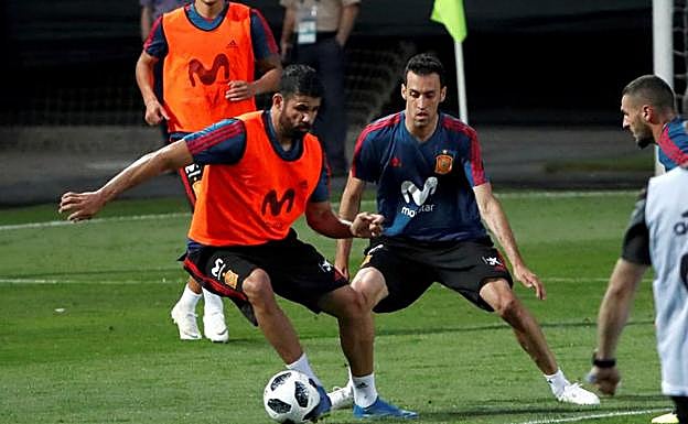 Diego Costa y Sergio Busquets, entrenando en Krasnodar. 