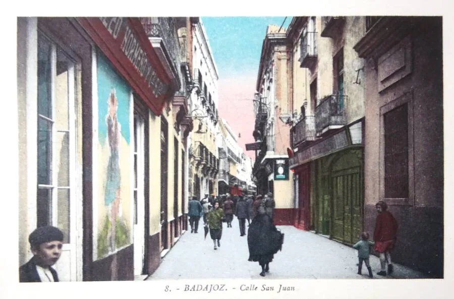 Postal de Badajoz de Roisin. La número 8, de la calle de San Juan.