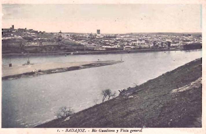 Postal de Badajoz de Roisin. La número 1, 'Río Guadiana y vista general'.