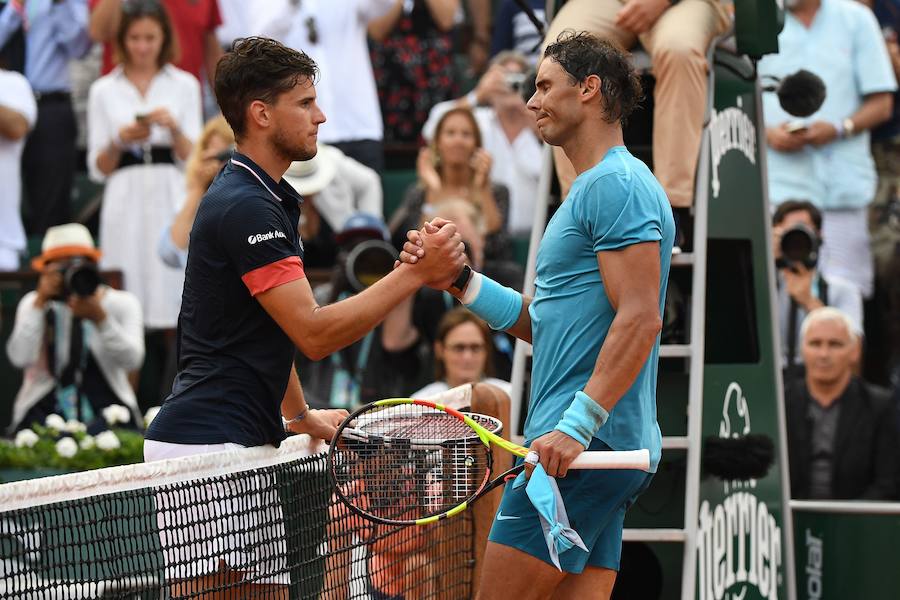 Rafael Nadal ha revalidado su título de campeón en la arcilla parisina y ya acumula once trofeos de Roland Garros, tras vencer a Thiem por 6-4, 6-3 y 6-2