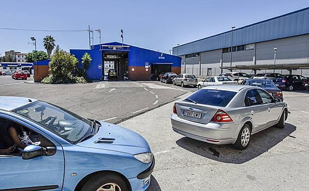 El sindicato SGTEx denuncia la escasez de personal en las ITVs públicas extremeñas