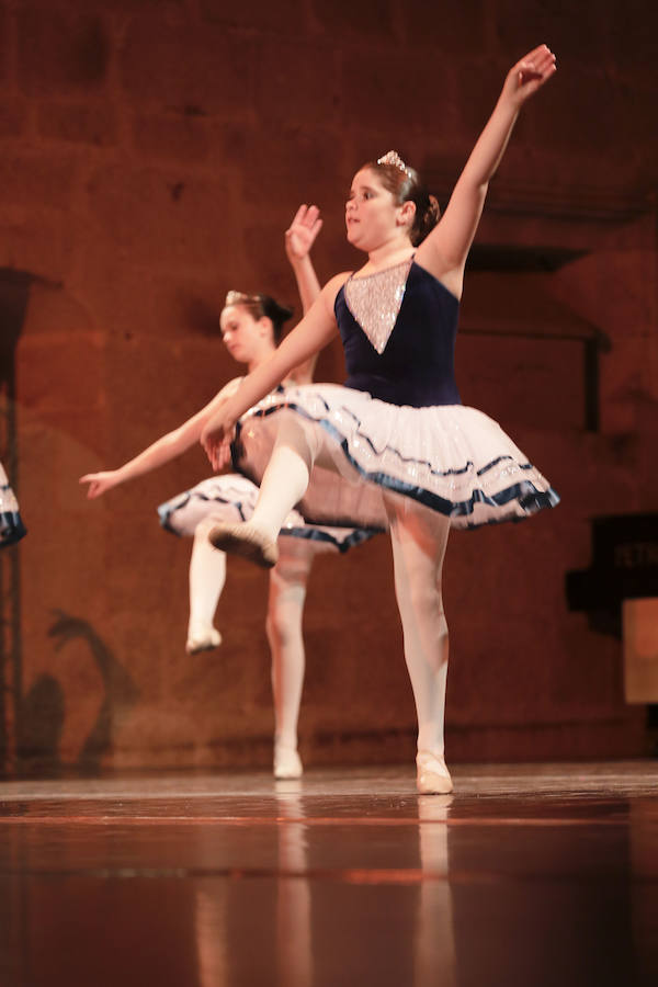 El complejo cultural San Francisco acoge la gala de final de curso de los alumnos del Conservatorio Elemental de Danza de la Diputación cacereña