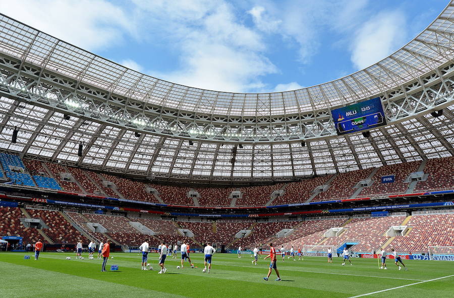 La selección rusa se ejercita en el estadio Luzhniki, sede del encuentro inaugural.
