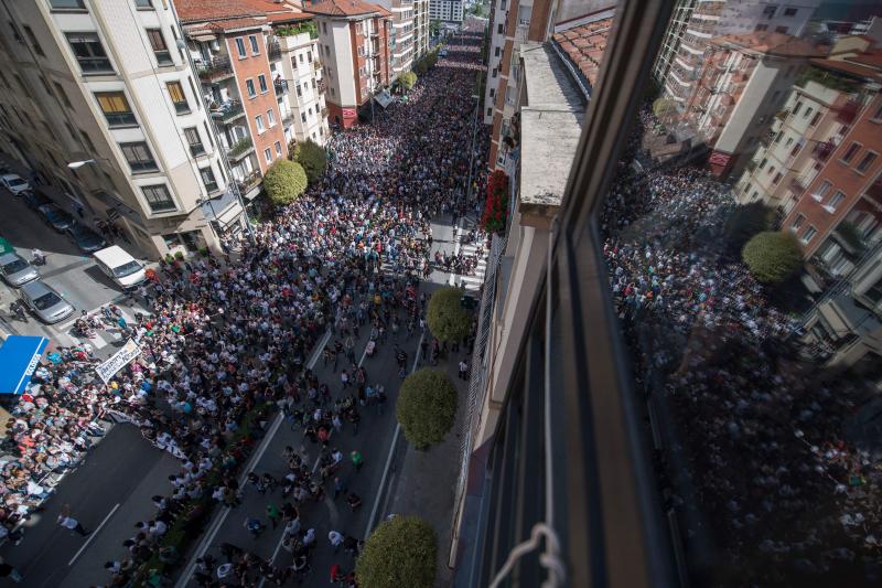 Fotos: Miles de personas protestan en Pamplona contra la sentencia impuesta a los ocho jóvenes por la agresión de Alsasua