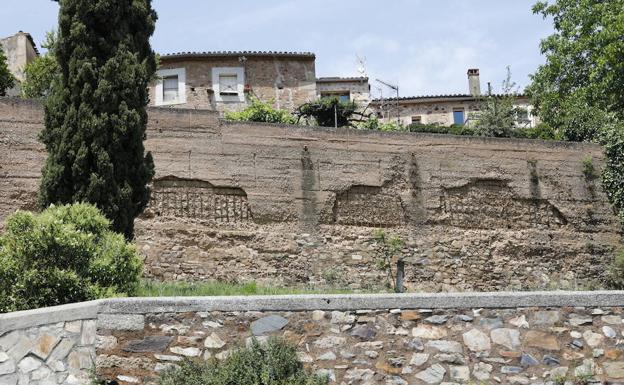 Cáceres mantendrá el uso privado de la muralla aunque sea bien municipal