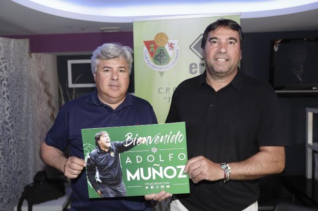 Luis Puebla y Adolfo Muñoz, en la presentación de ayer. :: lorenzo cordero