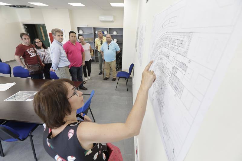 Los integrantes del Movimiento Vecinal por la Segunda Fase del Hospital realizaron ayer por la tarde una visita guiada a las nuevas instalaciones sanitarias que se levantan en El Cuartillo