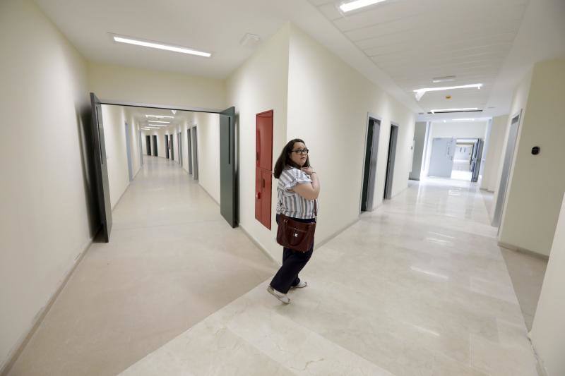 Los integrantes del Movimiento Vecinal por la Segunda Fase del Hospital realizaron ayer por la tarde una visita guiada a las nuevas instalaciones sanitarias que se levantan en El Cuartillo