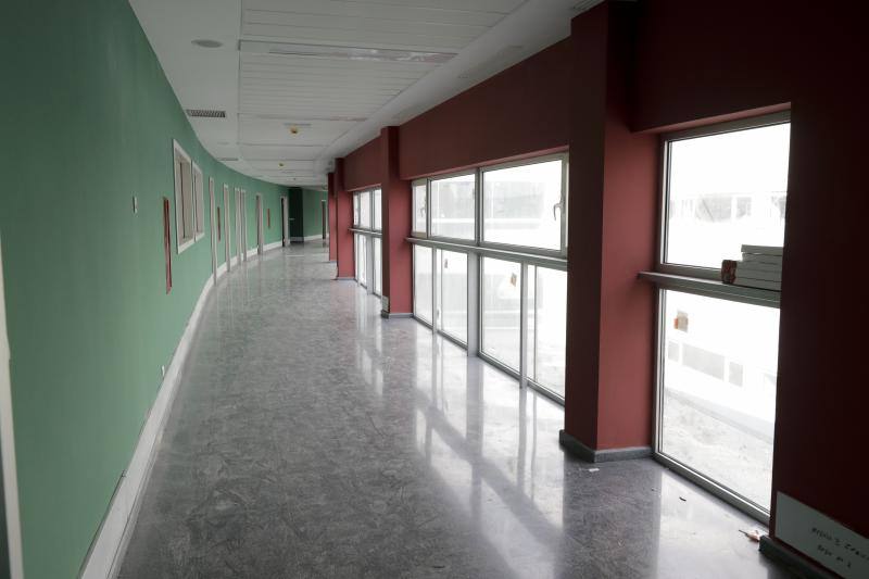 Los integrantes del Movimiento Vecinal por la Segunda Fase del Hospital realizaron ayer por la tarde una visita guiada a las nuevas instalaciones sanitarias que se levantan en El Cuartillo