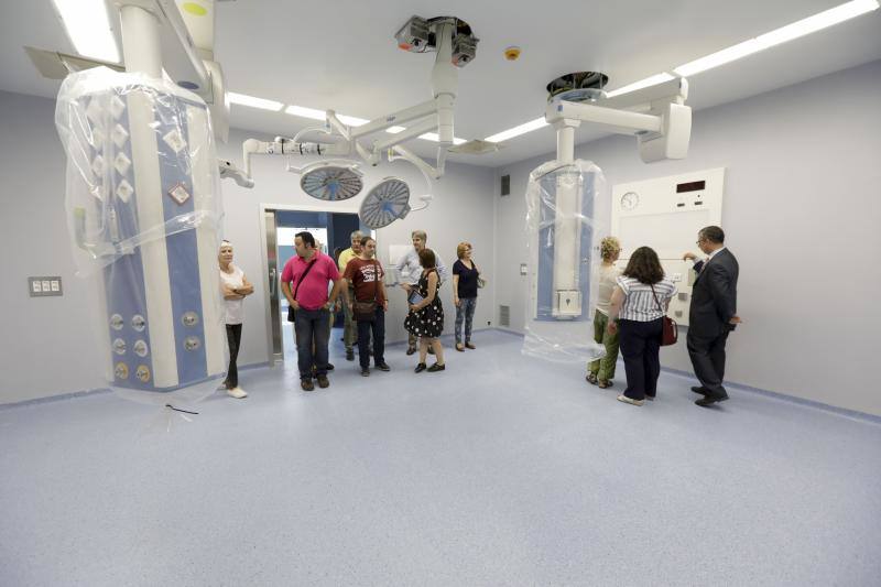 Los integrantes del Movimiento Vecinal por la Segunda Fase del Hospital realizaron ayer por la tarde una visita guiada a las nuevas instalaciones sanitarias que se levantan en El Cuartillo