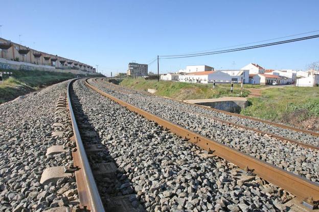 La Cañada, a la izquierda, y Aldea Moret, a la derecha, están separadas por la vía. :: hoy