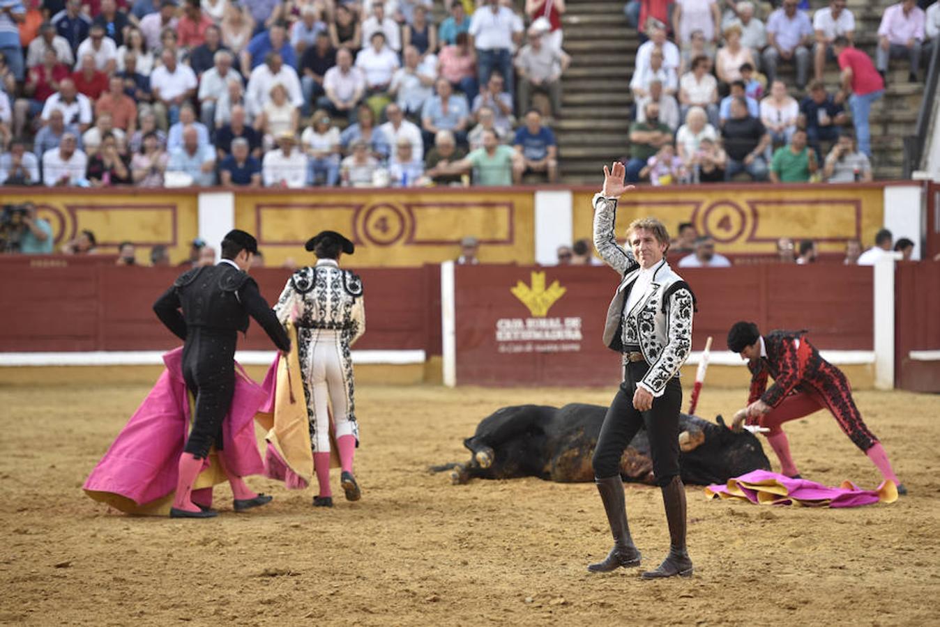 Joao Moura cierra su actuación con una vuelta al ruedo por iniciativa propia tras una actuación sin brillo en la que falló con los rejones de muerte