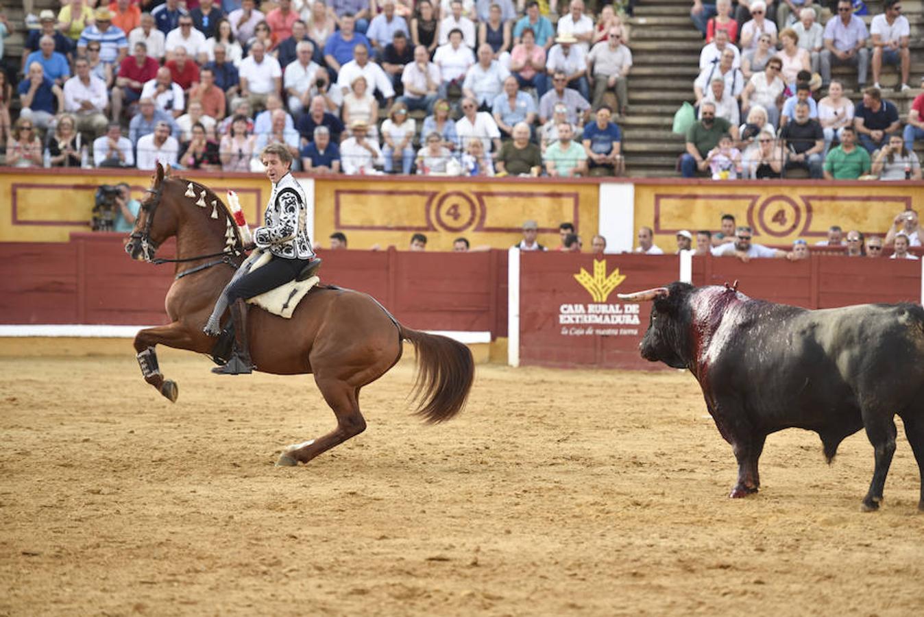 Joao Moura cierra su actuación con una vuelta al ruedo por iniciativa propia tras una actuación sin brillo en la que falló con los rejones de muerte