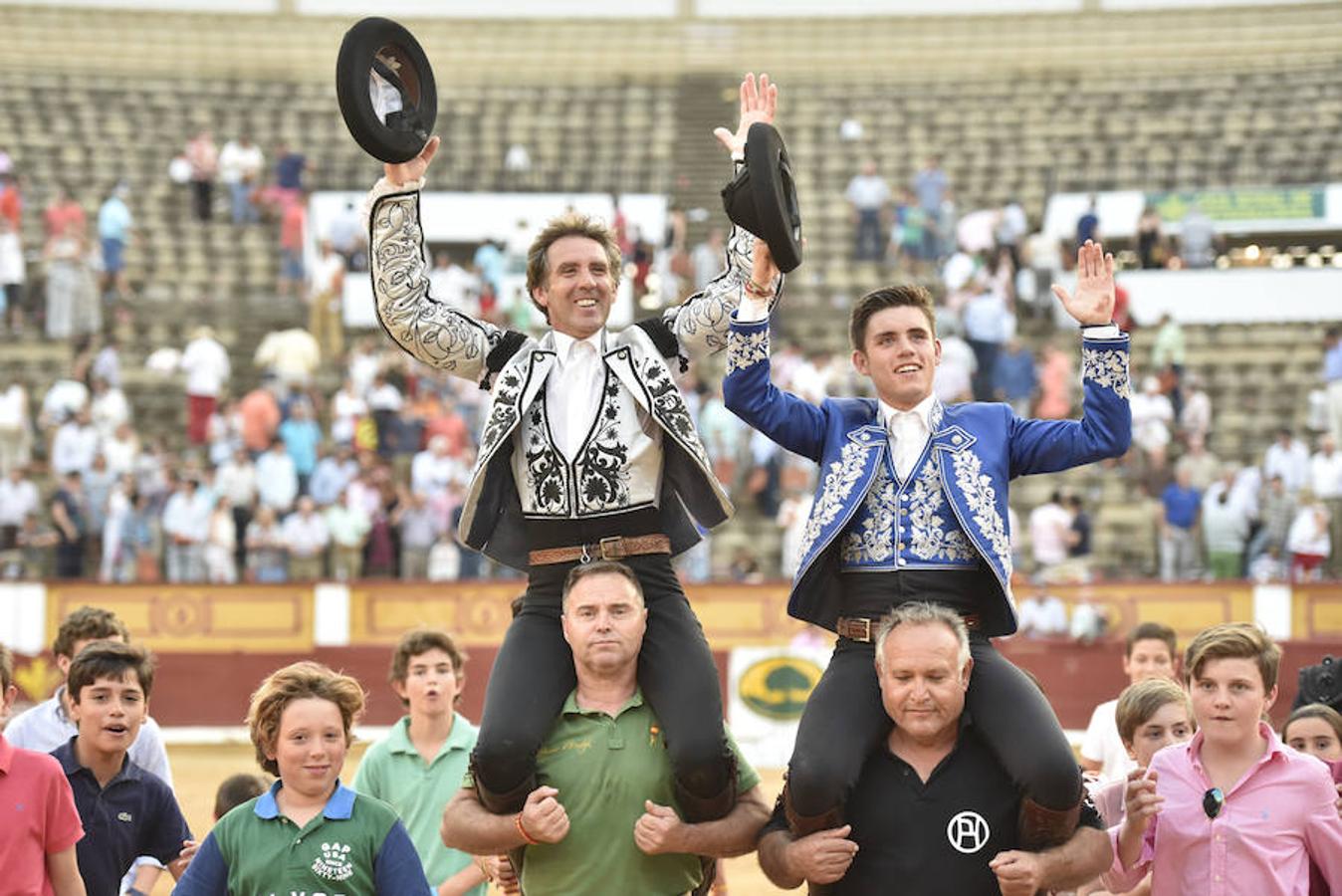 Joao Moura cierra su actuación con una vuelta al ruedo por iniciativa propia tras una actuación sin brillo en la que falló con los rejones de muerte