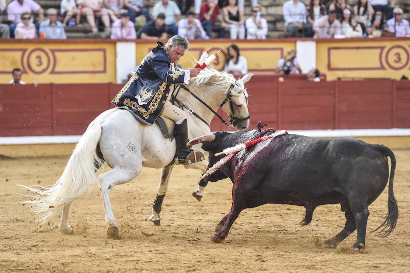 Joao Moura cierra su actuación con una vuelta al ruedo por iniciativa propia tras una actuación sin brillo en la que falló con los rejones de muerte