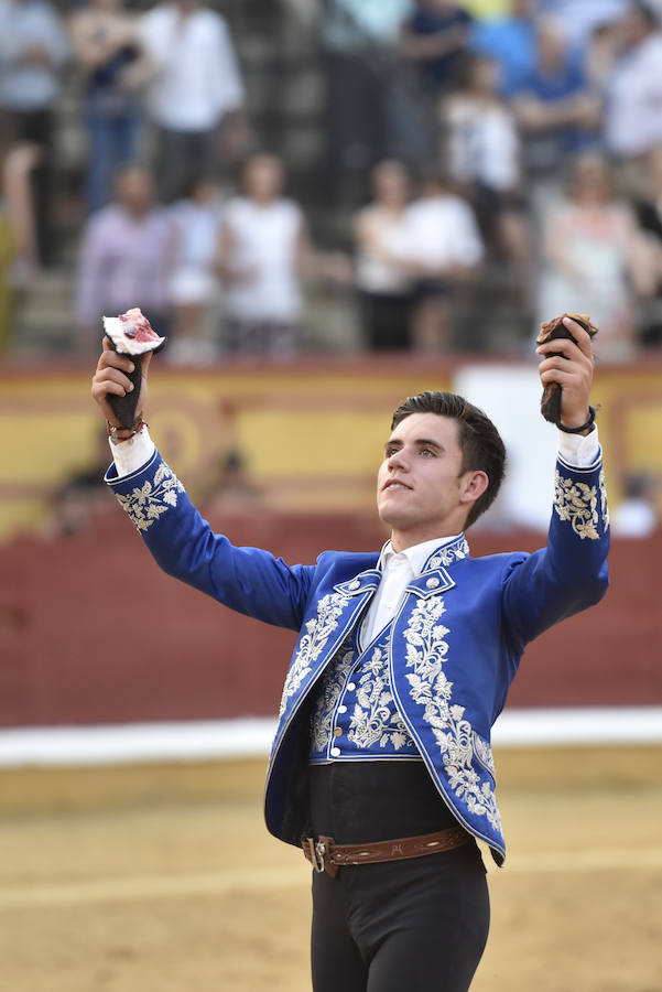 Joao Moura cierra su actuación con una vuelta al ruedo por iniciativa propia tras una actuación sin brillo en la que falló con los rejones de muerte