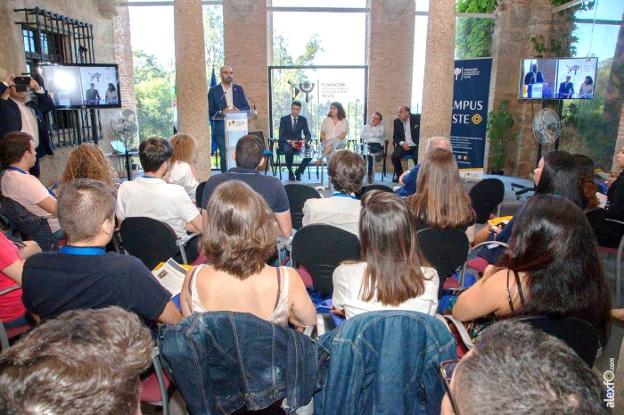 El curso fue inaugurado con una gran presencia de participantes. :: uEx