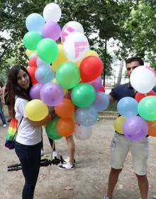 Imagen secundaria 2 - El colectivo LGTBI se manifiesta en Mérida en el Día del Orgullo 