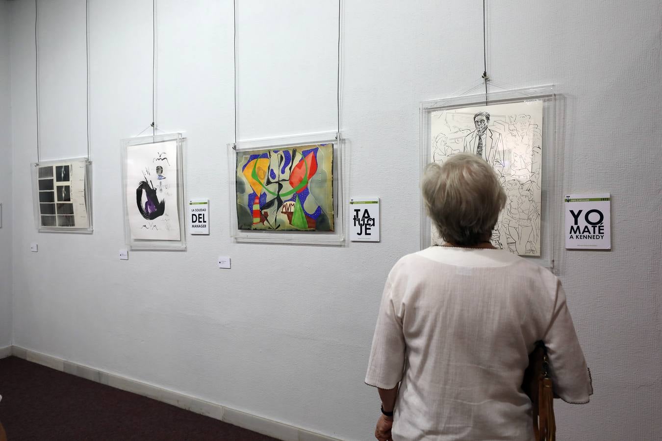 El centro cultural Santo Domingo de Fundación CB en Mérida acoge la muestra colectiva 'Pepe Carvalho', que compila obras de más de 40 artistas en homenaje a Manuel Vázquez Montalbán, que se puede visitar del 19 de junio al 20 de julio. La exposición hace un recorrido por los libros de la colección de Manuel Vázquez Montalbán; a cada artista se le facilitó un ejemplar de la serie y cada uno de ellos ha representado situaciones o sensaciones que el mismo le evocaba. Las obras han sido realizadas sobre papel, en homenaje al propio papel del libro. Son más de 40 artistas contemporáneos los que participan en esta exposición, entre ellos algunos de los más representativos del arte visual, como Plensa, Uslé, Arroyo, Feito, Leiro, Ballester, Ciria, Moix, Broto, Genovés o Lamas.