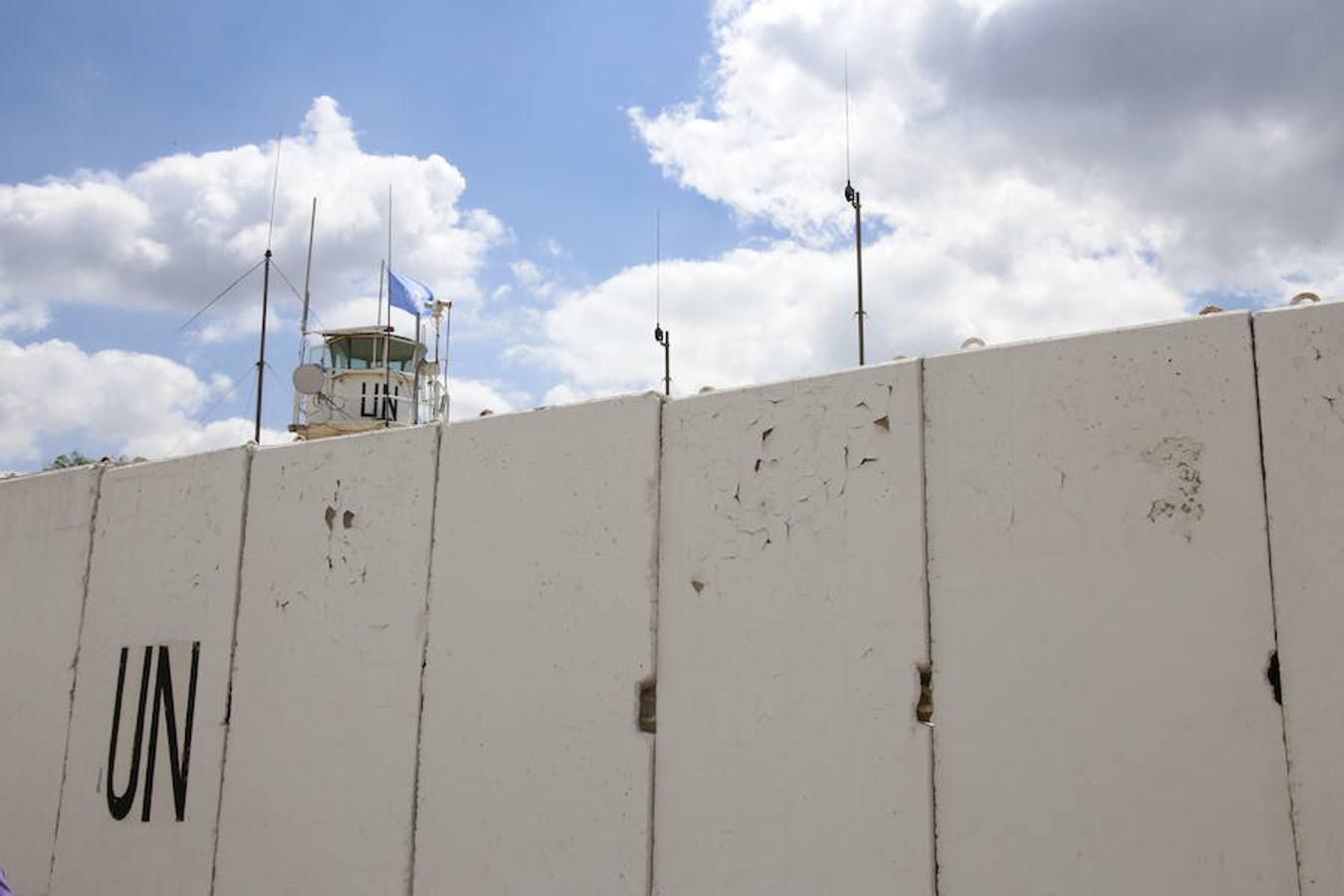 Margarita Robles visita dos puestos de vigilancia estratégicos claves dentro del despliegue de UNIFIL