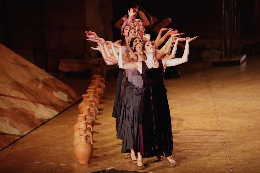 La cantaora Sandra Carrasco se suma para dar brillo al notable montaje de Antonio Ruz para el arranque del Festival de Mérida