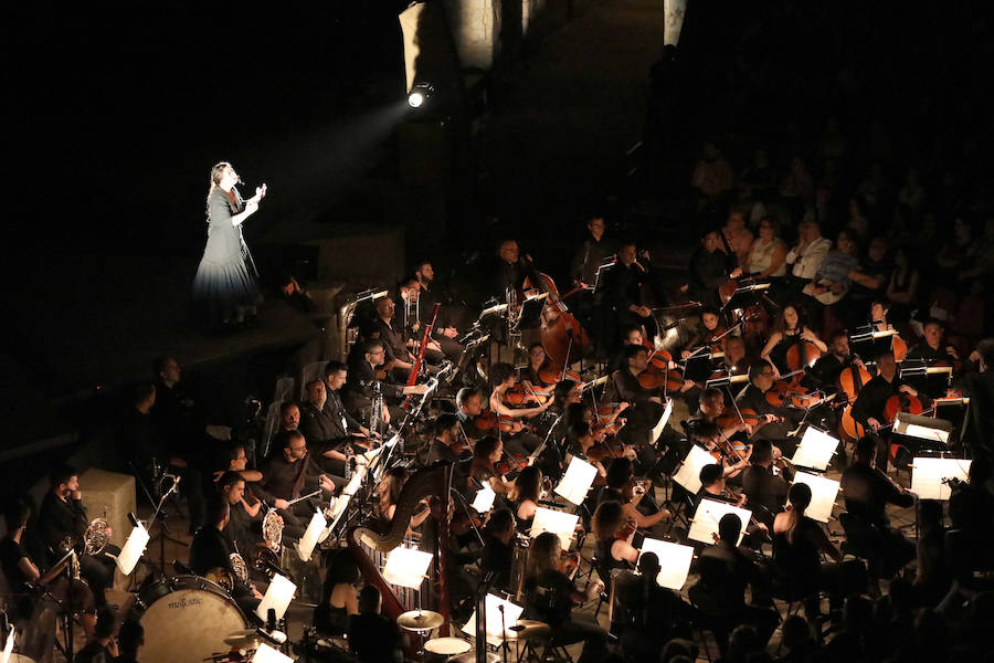 La cantaora Sandra Carrasco se suma para dar brillo al notable montaje de Antonio Ruz para el arranque del Festival de Mérida