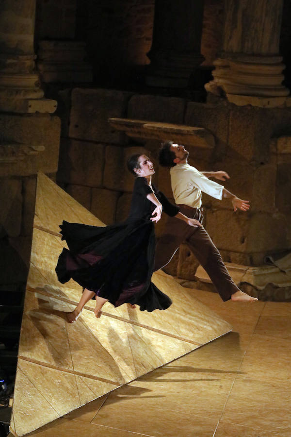 La cantaora Sandra Carrasco se suma para dar brillo al notable montaje de Antonio Ruz para el arranque del Festival de Mérida