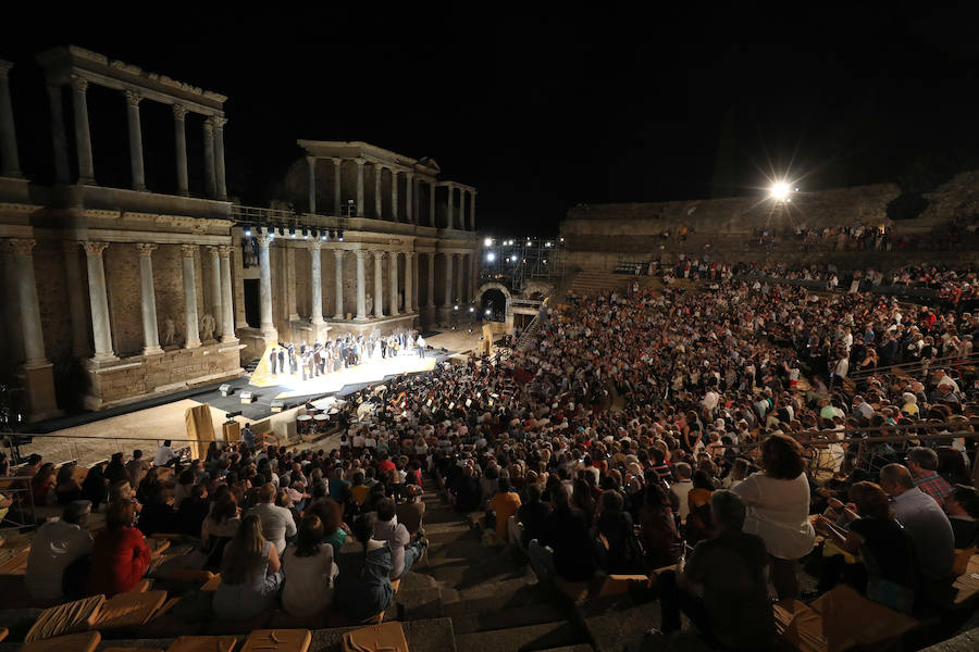 La cantaora Sandra Carrasco se suma para dar brillo al notable montaje de Antonio Ruz para el arranque del Festival de Mérida