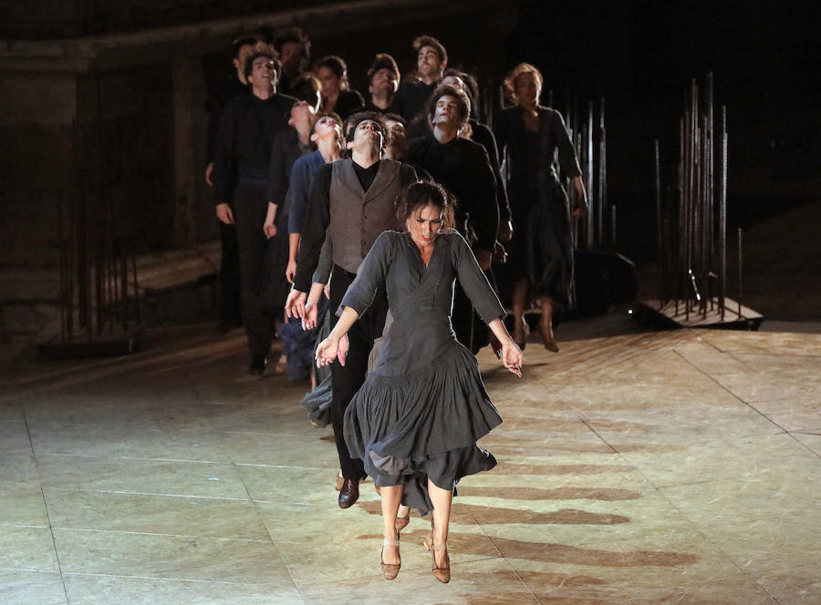 La cantaora Sandra Carrasco se suma para dar brillo al notable montaje de Antonio Ruz para el arranque del Festival de Mérida