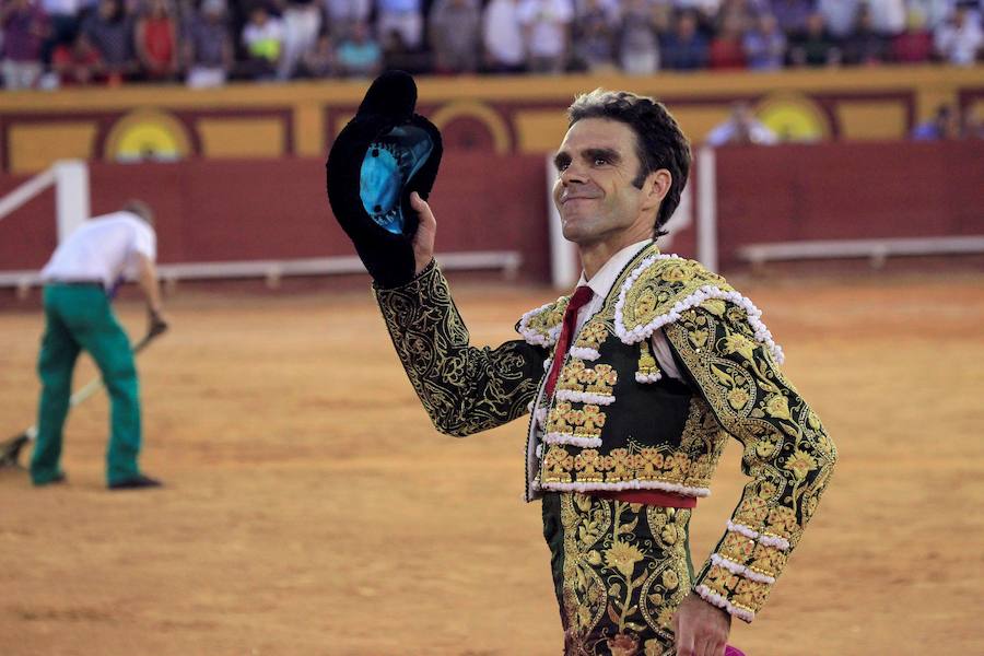 Dos faenas bellísimas del torero de Galapagar, exquisito con el capote, y tarde desatada de Miguel Ángel, que provoca el indulto de un nobilísimo toro de Jnadilla en Algeciras