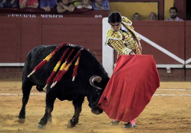 Dos faenas bellísimas del torero de Galapagar, exquisito con el capote, y tarde desatada de Miguel Ángel, que provoca el indulto de un nobilísimo toro de Jnadilla en Algeciras