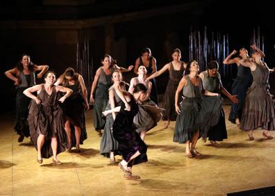 Imagen secundaria 1 - El Ballet Nacional de España y la Orquesta de Extremadura crean una &#039;Electra&#039; convincente 
