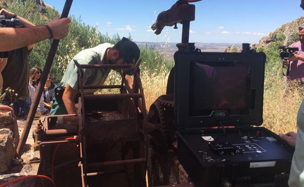 La Guardia Civil busca en los pozos.