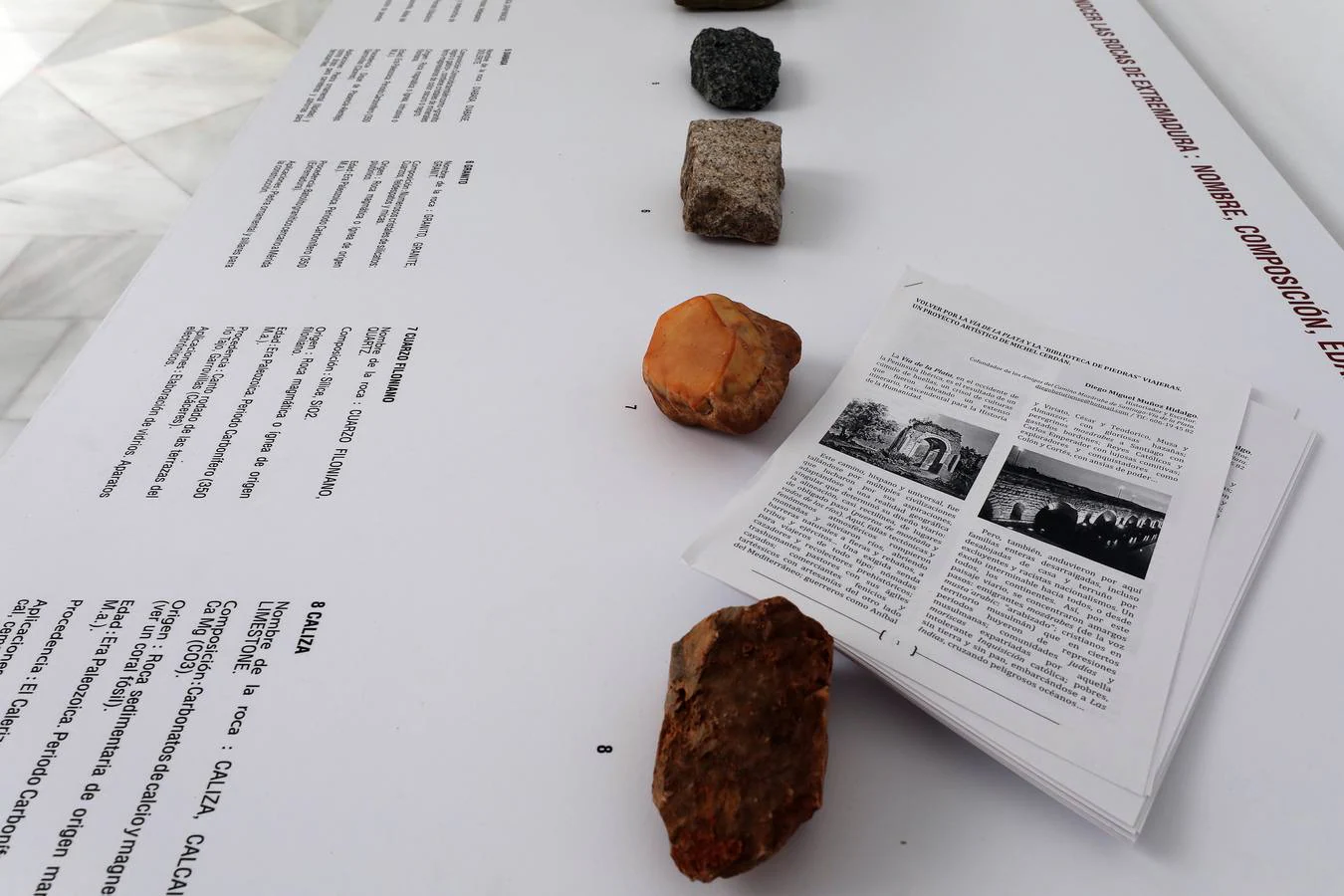 Del 2 al 20 de julio se podrá visitar en la Asamblea de Extremadura​ la exposición itinerante 'Camino de piedras' que invita a conocer el Camino Mozárabe de Santiado a través de sus piedras, escuchando lo que cuentan, dibujando un largo mapa mineral, a lo largo del histórico camino, y que han sido recogidas por el peregrino francés Michel Cerdan. En la exposición colaboran alumnos y alumnas del CEIP Ntra. Sra. de la Antigua que desde hace años desarrolla el programa pedagógico «El camino mozárabe en la escuela» y expondrán paisajes de 'piedras pintadas'.