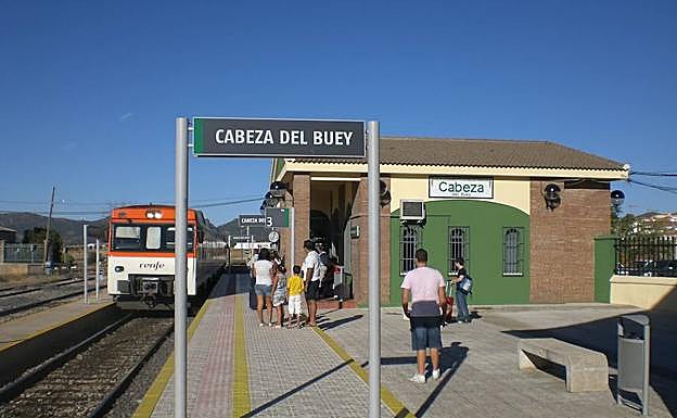 Adif saca a concurso la renovación de la vía del tren del tramo de Cabeza del Buey a Castuera