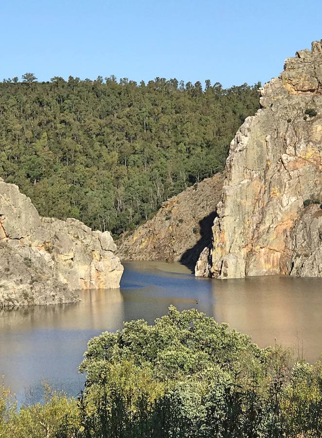 Canchos de Ramiro al paso del Alagón por Cachorrilla.