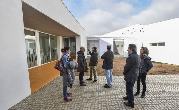 El Instituto de la Mujer inicia la contratación del mobiliario de la Casa de la Mujer en Badajoz